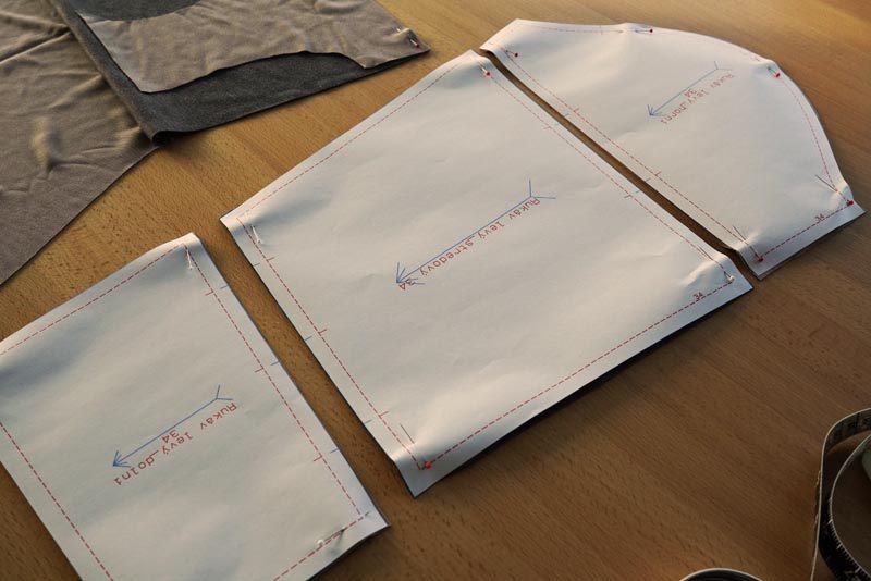 Jak ušít mikinové šaty (mikinu) - kompletace členěných dílů (levý rukáv)