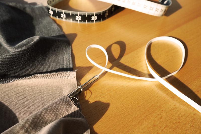 Jak ušít prodlouženou dámskou mikinu - šití kapuce, vložení gumy (pruženky) do tunýlku v kapuci