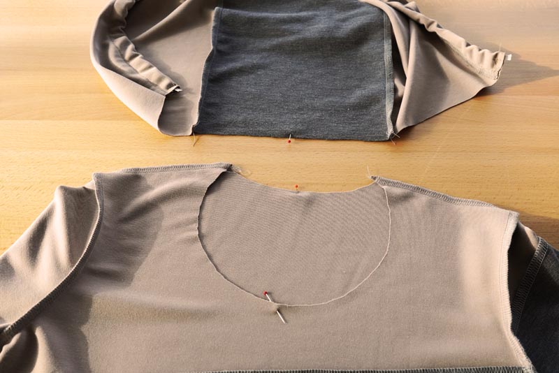 Jak ušít prodlouženou dámskou mikinu - lemování průkrčníku a vsazení kapuce