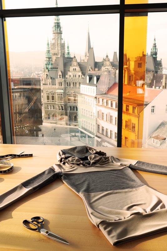 Střih a návod na mikinu