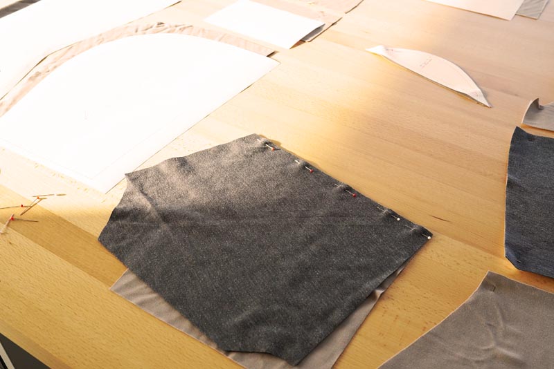 Jak ušít mikinové šaty (mikinu) - kompletace členěných dílů (pravý rukáv)