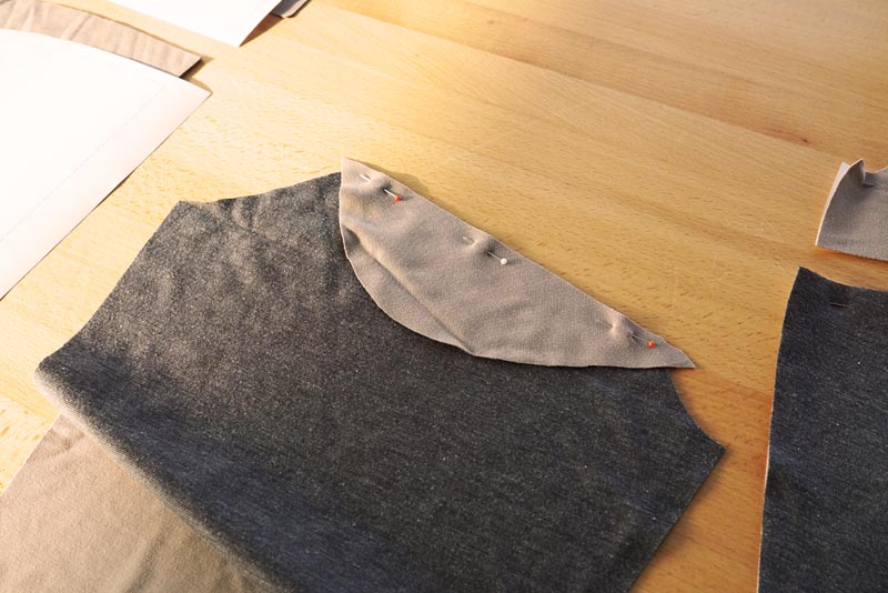 Jak ušít mikinové šaty (mikinu) - kompletace členěných dílů (pravý rukáv)