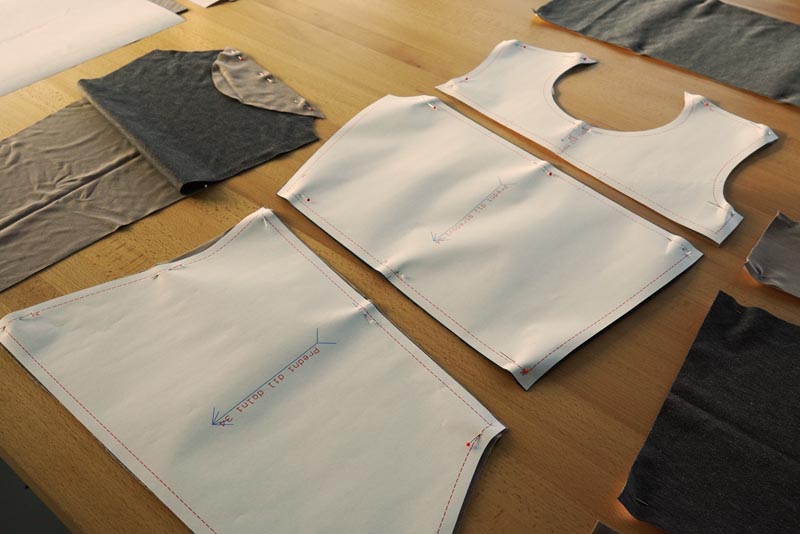 Jak ušít mikinové šaty (mikinu) - kompletace členěných dílů (přední díl)