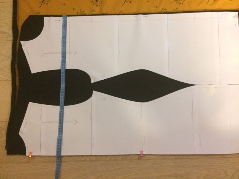 Jak ušít dámskou mikinu s kapucí (návod a střih)