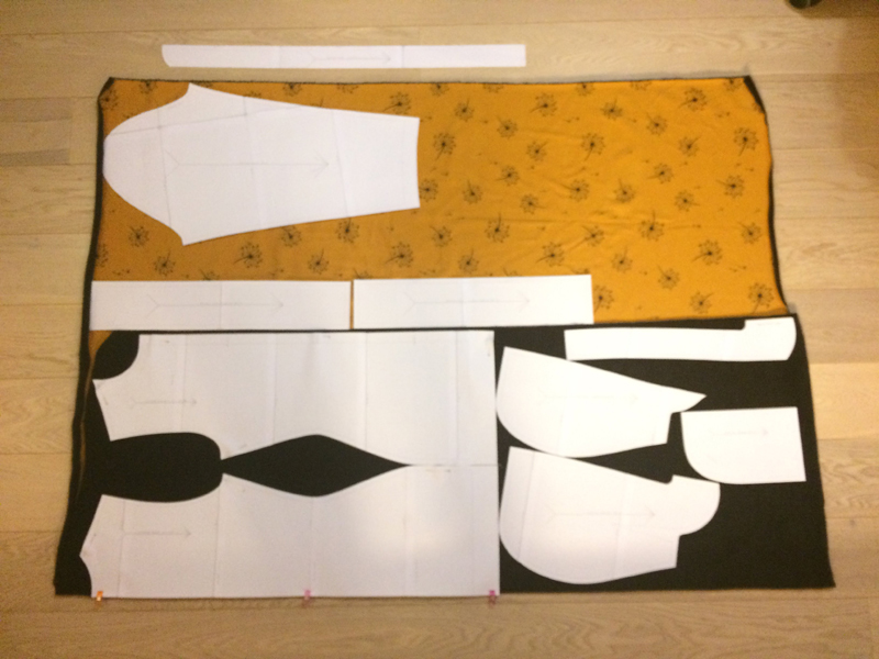 Jak ušít dámskou mikinu s kapucí (návod a střih)