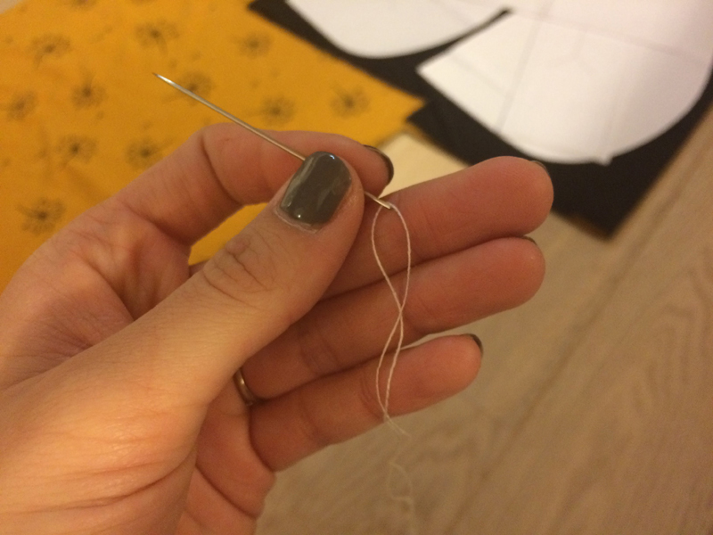 Jak ušít dámskou mikinu s kapucí (návod a střih)