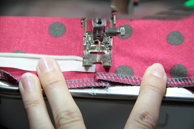 Jak ušít dámskou sukni, všití podsádky do pasu