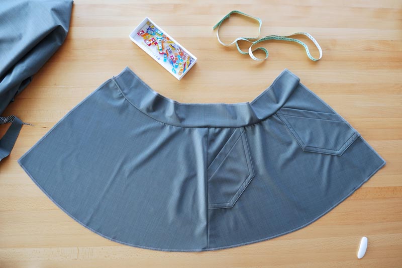 Návod jak ušít dámskou zimní sukni - všití pásku do sukně