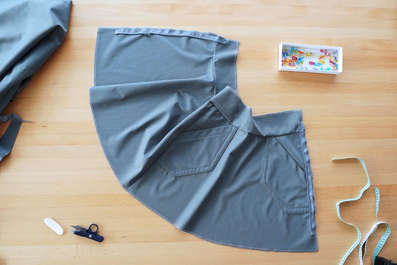 Návod jak ušít dámskou zimní sukni - všití zipu do sukně