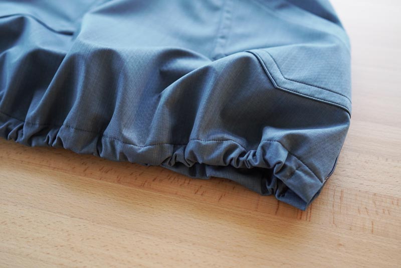 Návod jak ušít dámskou zimní sukni - zakončení spodního lemu sukně - stažení gumičkou do tvaru balónové sukně