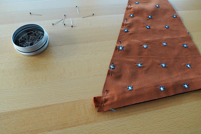 Jak ušít dámské zavinovací šaty - zdvojený přední díl živůtku