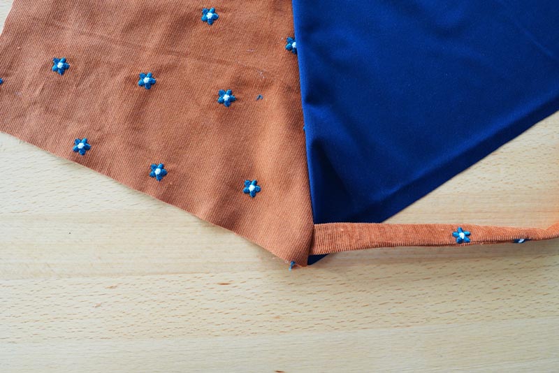 Jak ušít dámské zavinovací šaty - zdvojený přední díl živůtku