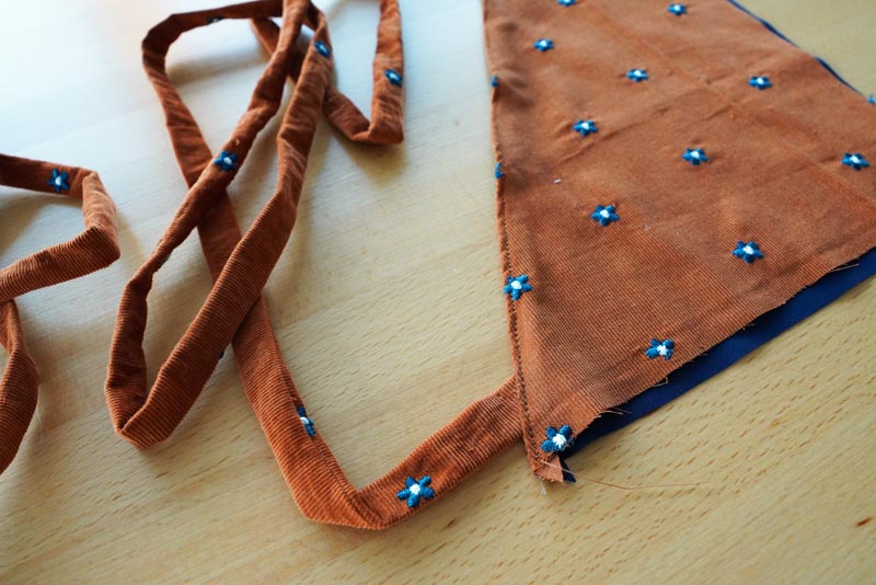 Jak ušít dámské zavinovací šaty - zdvojený přední díl živůtku