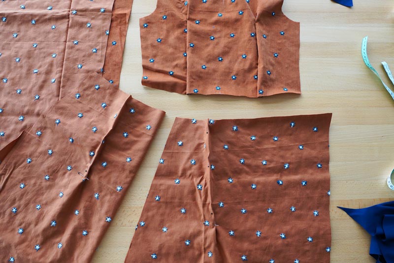 Střih a návod na dámské zavinovací šaty - odšití záševků