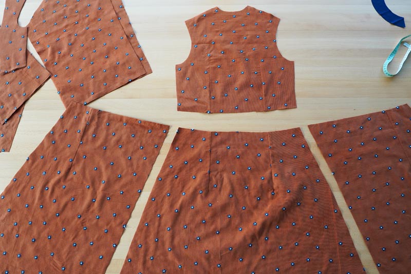 Střih a návod na dámské zavinovací šaty - odšití záševků