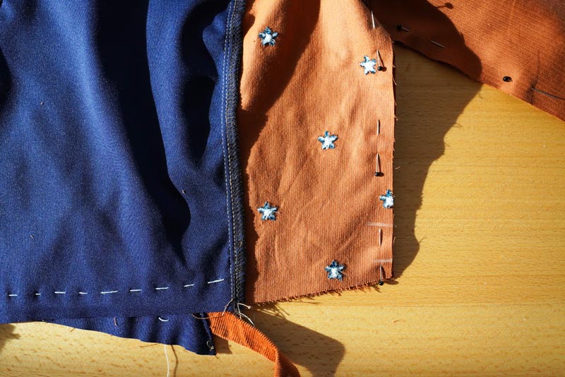 Jak ušít dámské zavinovací šaty - boční a rukávové švy