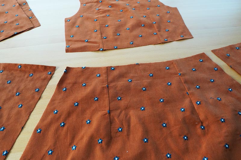 Střih a návod na dámské zavinovací šaty - odšití záševků