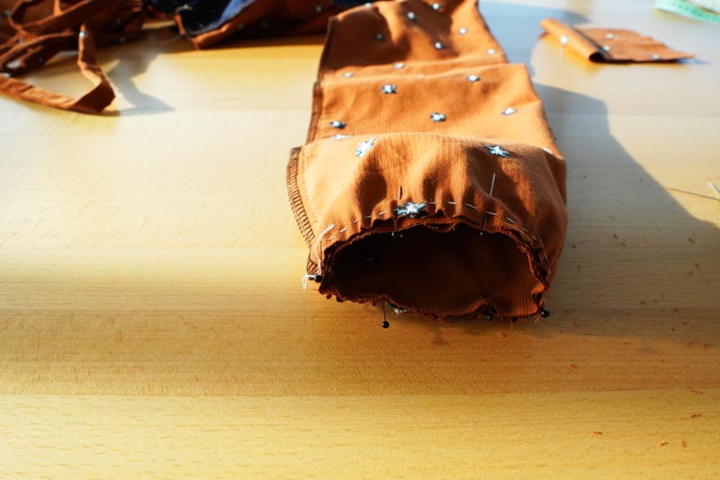 Jak ušít dámské zavinovací šaty - manžety rukávů