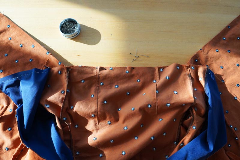 Jak ušít dámské zavinovací šaty - boční kompletace sukně a živůtku