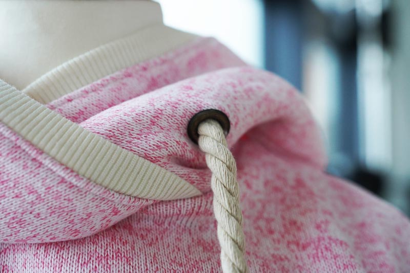 Střih a návod na dámskou mikinu s klokankou a kapucí