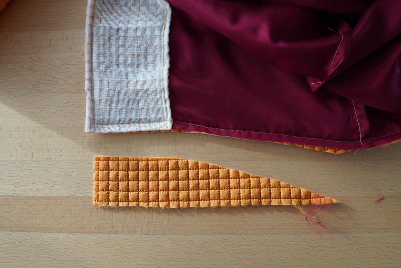 Střih a návod jak ušít dámský prošívaný celopropínací kabát s velkým límcem a kapucí - kompletace vrchové a podšívkové části