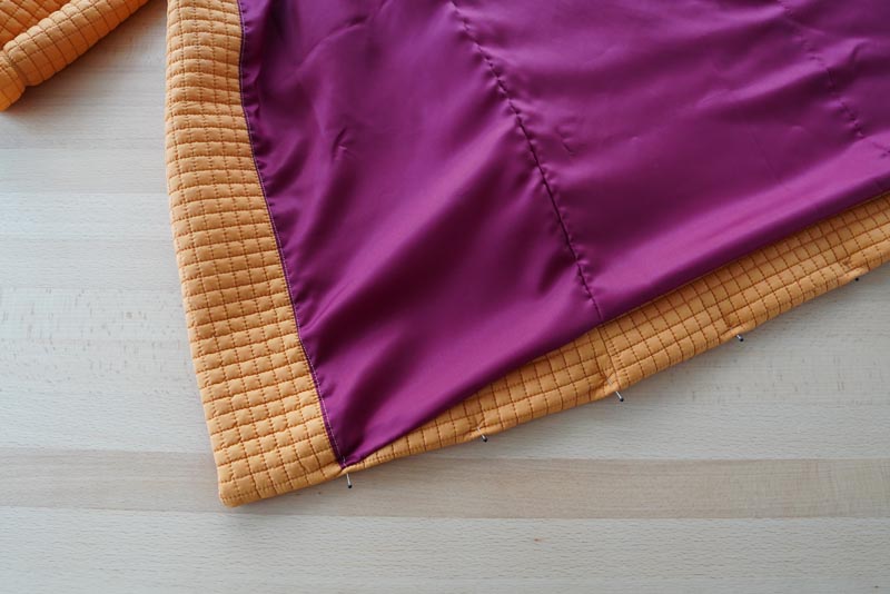 Střih a návod jak ušít dámský prošívaný celopropínací kabát s velkým límcem a kapucí - spodní lem kabátu