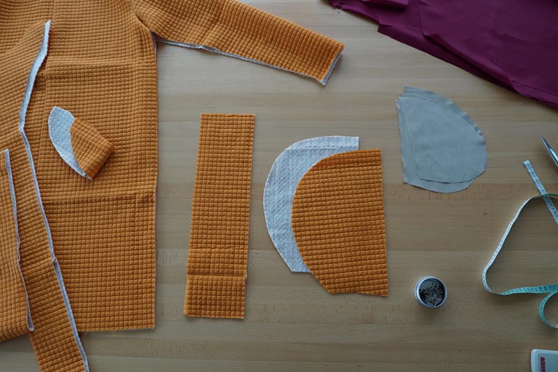 Střih a návod jak ušít dámský prošívaný celopropínací kabát s velkým límcem a kapucí - kapuce