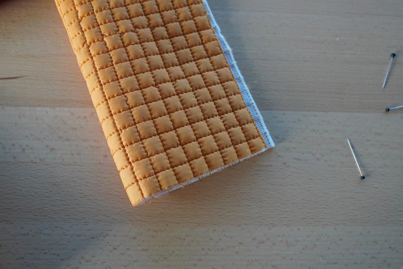 Střih a návod jak ušít dámský prošívaný celopropínací kabát s velkým límcem a kapucí - kapuce do límce