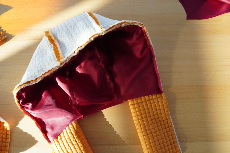 Střih a návod jak ušít dámský prošívaný celopropínací kabát s velkým límcem a kapucí - kapuce do límce