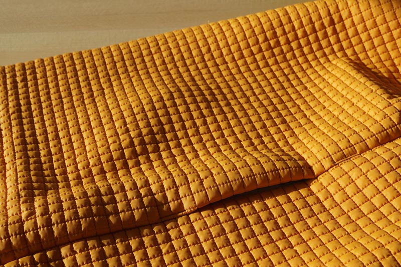 Střih a návod jak ušít dámský prošívaný celopropínací kabát s velkým límcem a kapucí - kapsy