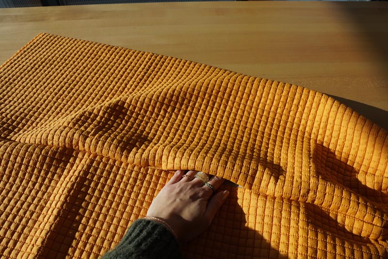 Střih a návod jak ušít dámský prošívaný celopropínací kabát s velkým límcem a kapucí - kapsy