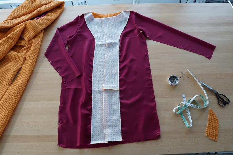 Střih a návod jak ušít dámský prošívaný celopropínací kabát s velkým límcem a kapucí - podšívka - rukávy