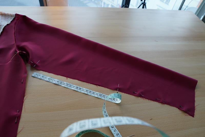 Střih a návod jak ušít dámský prošívaný celopropínací kabát s velkým límcem a kapucí - podšívka - rukávové a boční švy