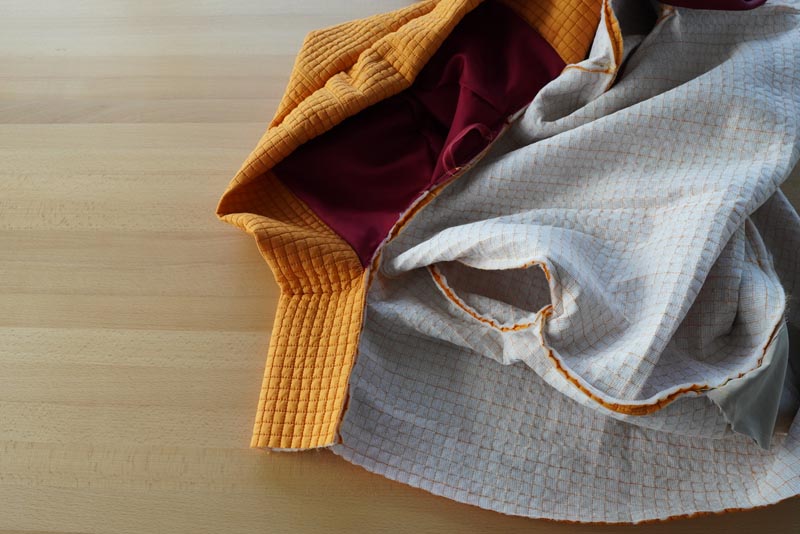 Střih a návod jak ušít dámský prošívaný celopropínací kabát s velkým límcem a kapucí - podšívka - límec