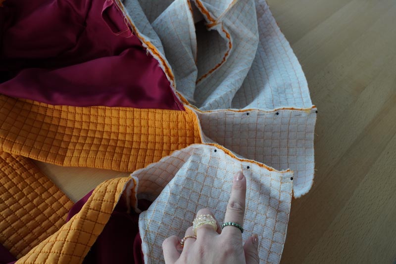 Střih a návod jak ušít dámský prošívaný celopropínací kabát s velkým límcem a kapucí - podšívka - límec