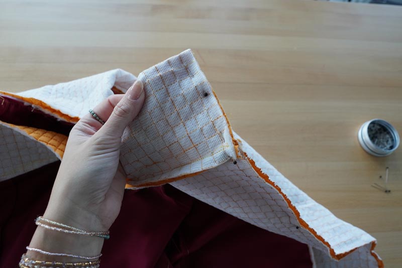 Střih a návod jak ušít dámský prošívaný celopropínací kabát s velkým límcem a kapucí - podšívka - límec