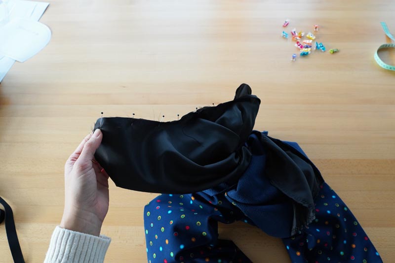 Střih a návod jak ušít dětské oteplováky - podšívka, sedový šev