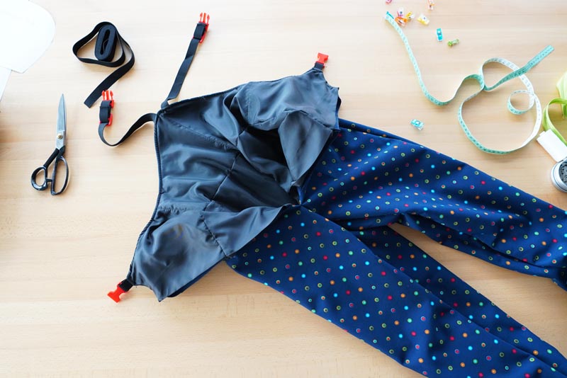 Střih a návod jak ušít dětské oteplováky - pasový šev