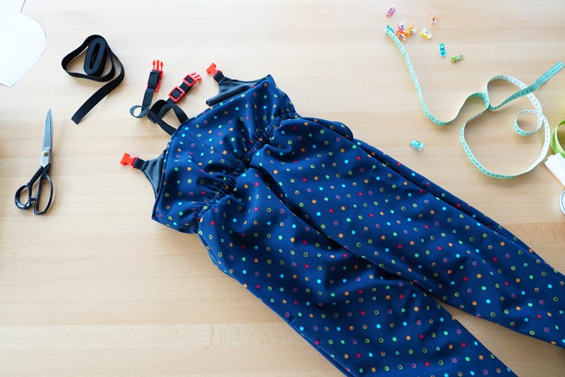 Střih a návod jak ušít dětské oteplováky - pasový šev