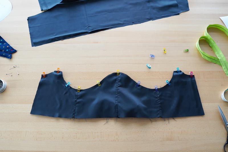 Střih a návod jak ušít dětské oteplováky - vrchní díly, kompletace vrchových a podšívkových dílů