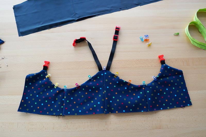 Střih a návod jak ušít dětské oteplováky - vrchní díly, kompletace vrchových a podšívkových dílů