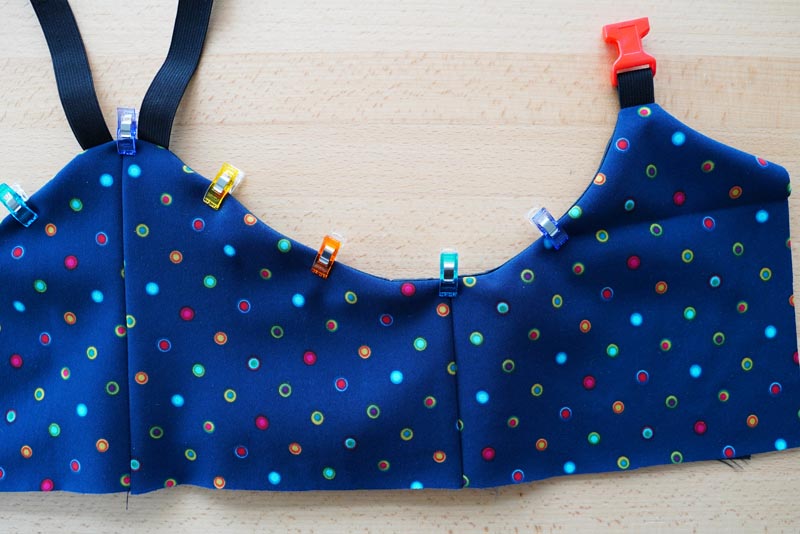 Střih a návod jak ušít dětské oteplováky - vrchní díly, kompletace vrchových a podšívkových dílů