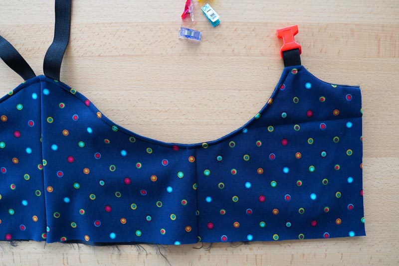 Střih a návod jak ušít dětské oteplováky - vrchní díly, kompletace vrchových a podšívkových dílů