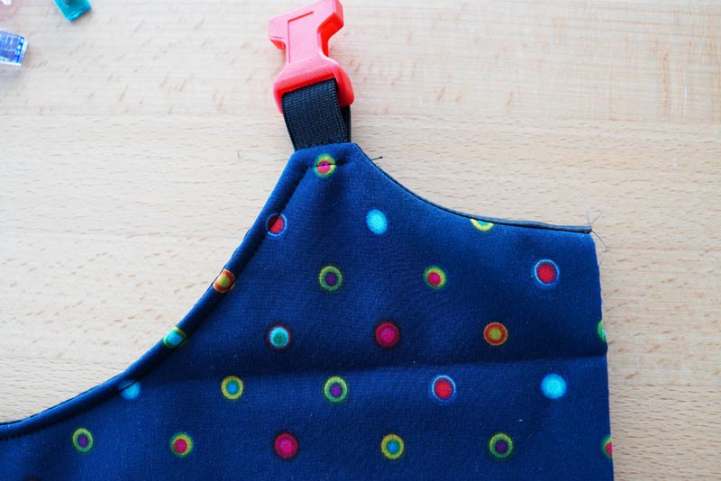 Střih a návod jak ušít dětské oteplováky - vrchní díly, kompletace vrchových a podšívkových dílů