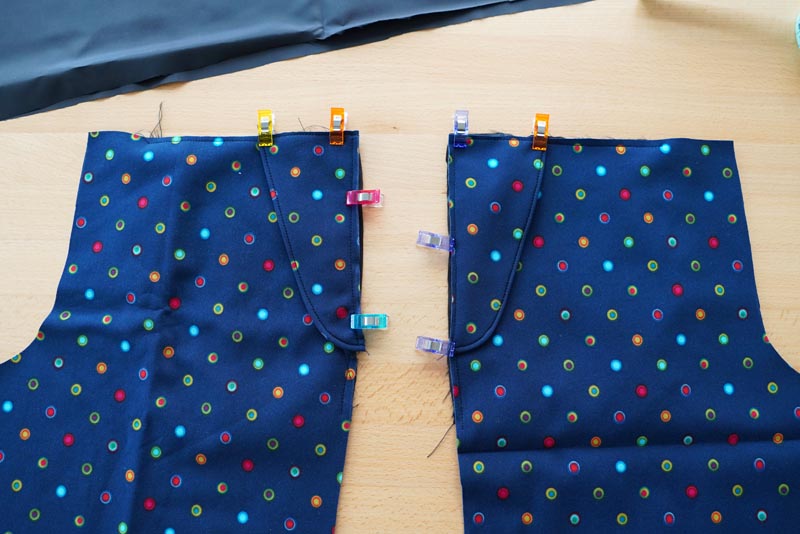 Střih a návod jak ušít dětské oteplováky - kapsy a patky