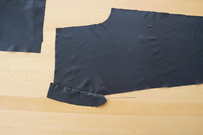 Střih a návod jak ušít dětské oteplováky - přední podšívkové díly