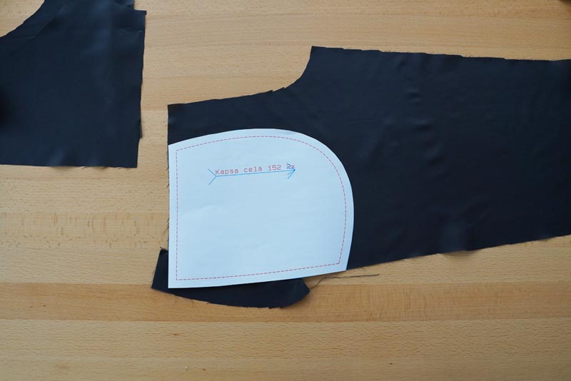 Střih a návod jak ušít dětské oteplováky - přední podšívkové díly