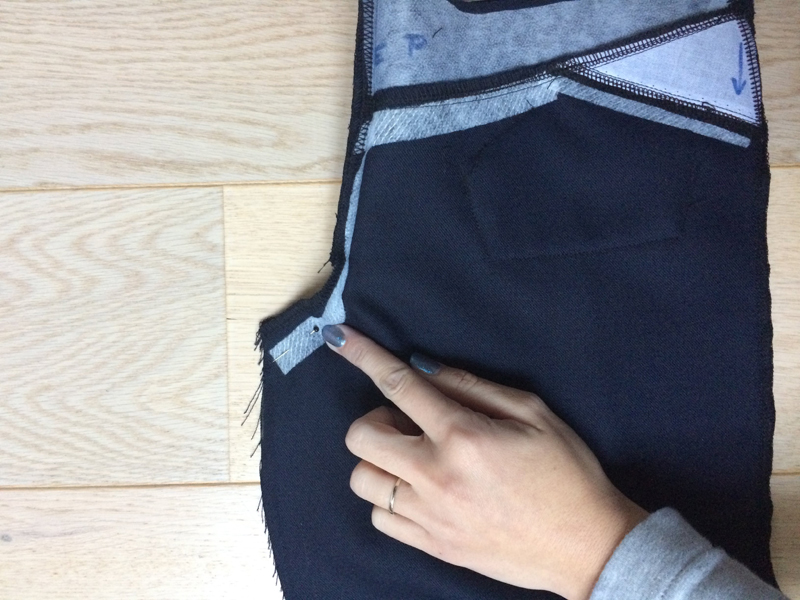 Jak ušít dámské kalhoty, došití předního sedového švu