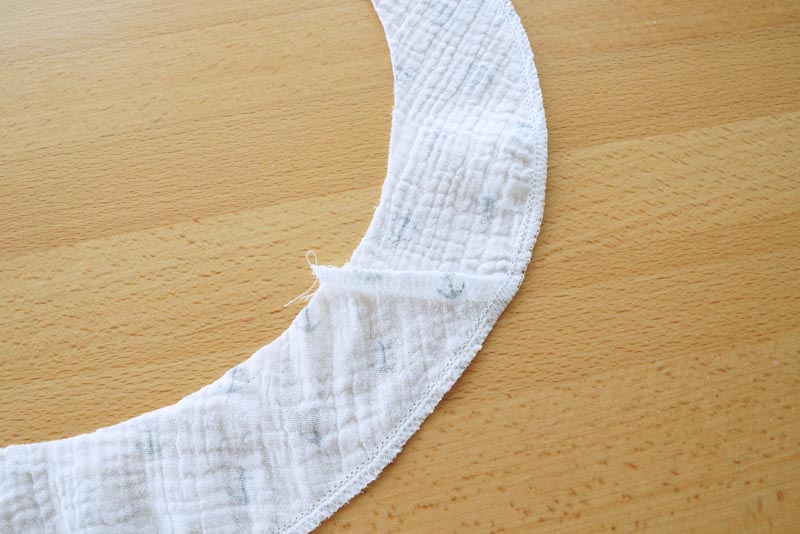 Jednoduchý střih na dámské letní kojící šaty z mušelínu, střihová příprava