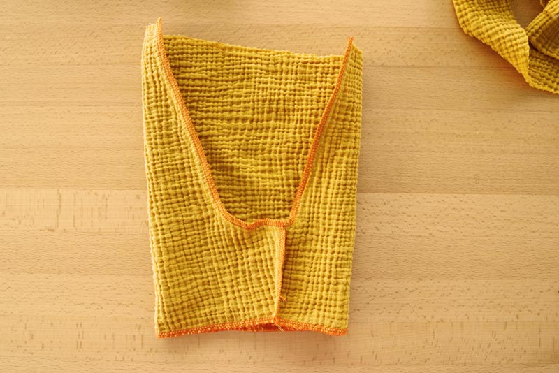 Jak ušít jednoduché dětské pumpky (nabírané šortky) - sedový šev